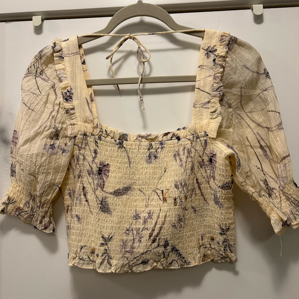 H&M Cropped Puff Sleeve Square Neck Smocked Top Beige Floral Size Small